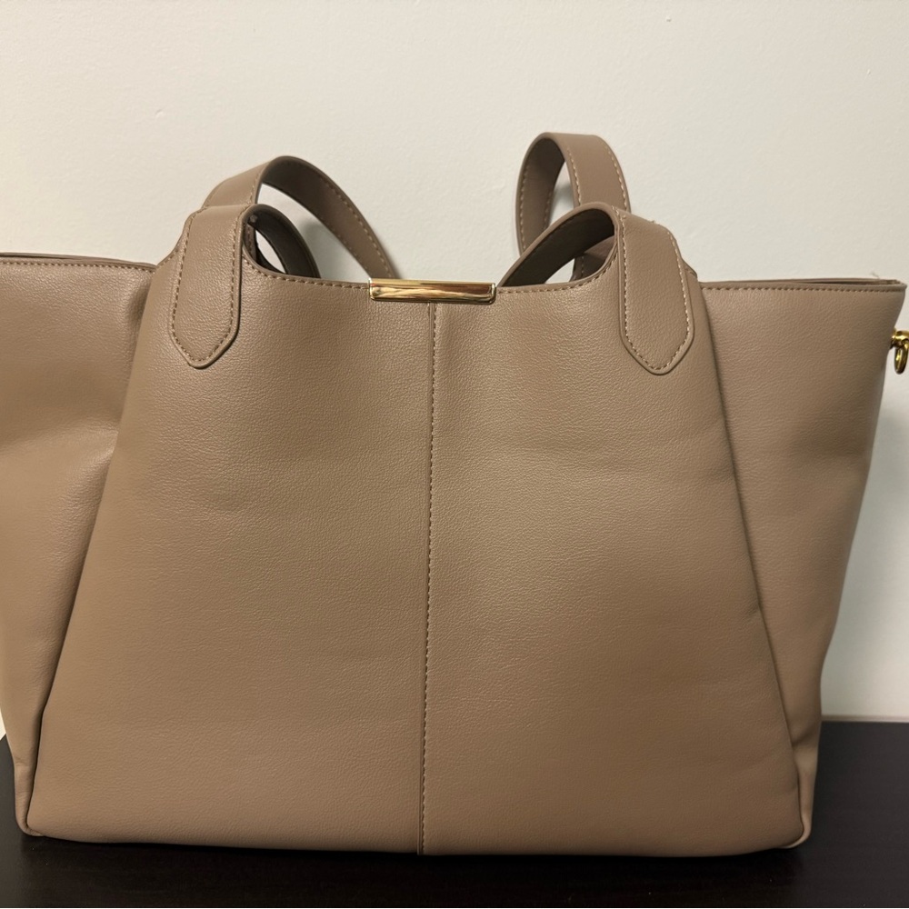 Elegant Tan Leather Tote Bag